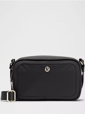 Lululemon 2L Crossbody Camera Bag